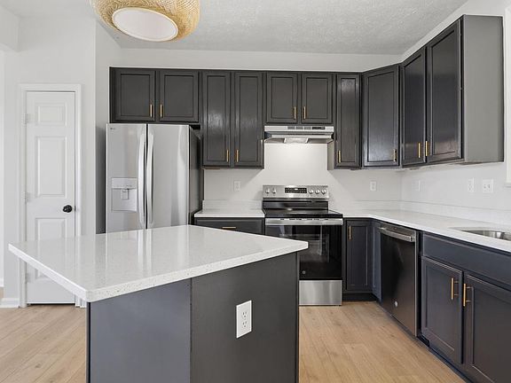 4th image of 1404 Pangbourne Way