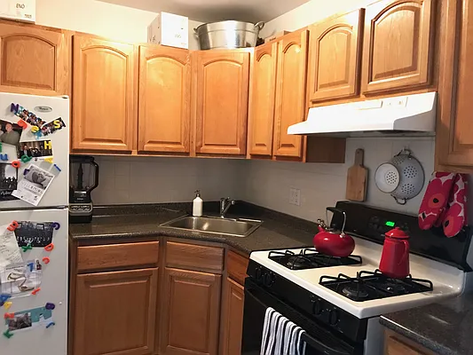 Rented by Metroline Realty | media 7