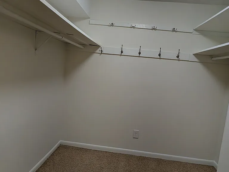 303 Oak Tree Dr — Photo 15
