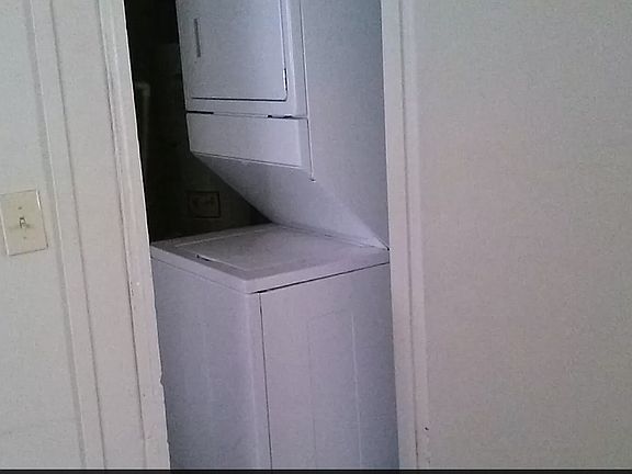 1715 E 22nd St N Washer Dryer_09042024