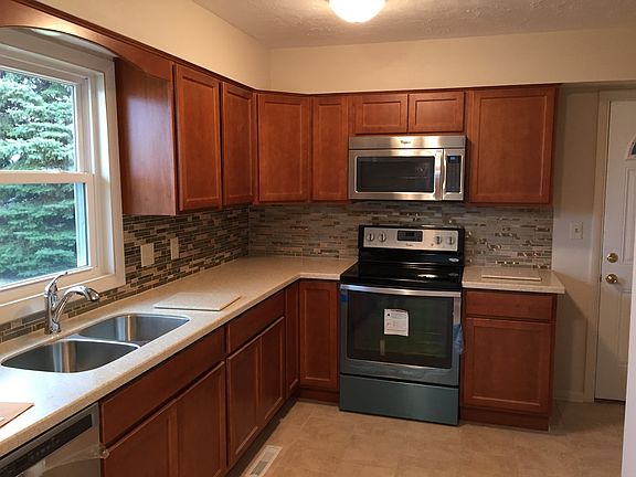 New tile,cabinets,appliances