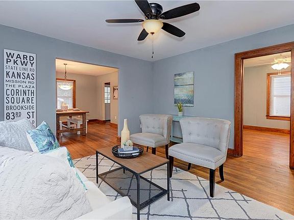 5th image of 609 E College St