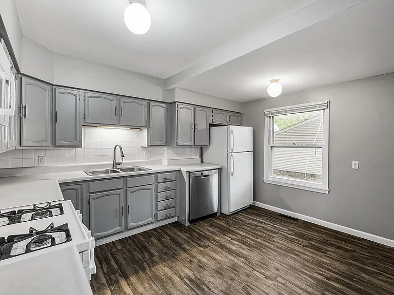 515 12th Ave NW — Photo 5