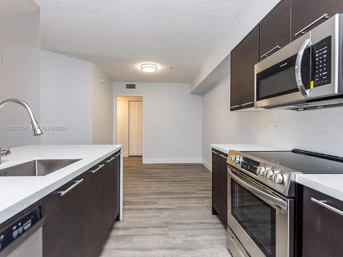 Building Photo - 2103 N Renaissance Blvd #308