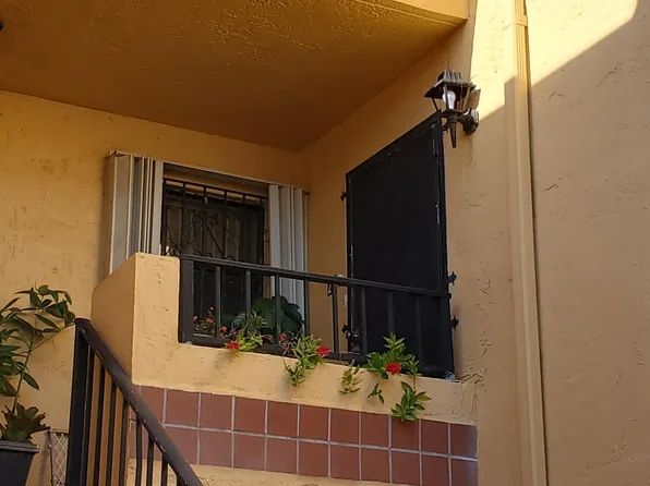 10885 NW 7th St APT 21, Miami, FL 33172