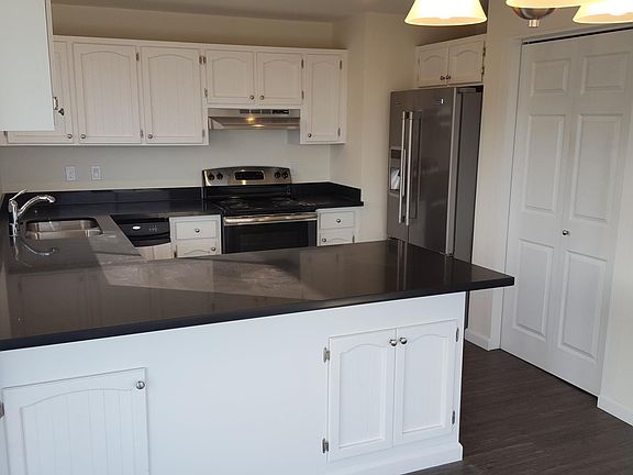 4th image of 5015 Alki Dr