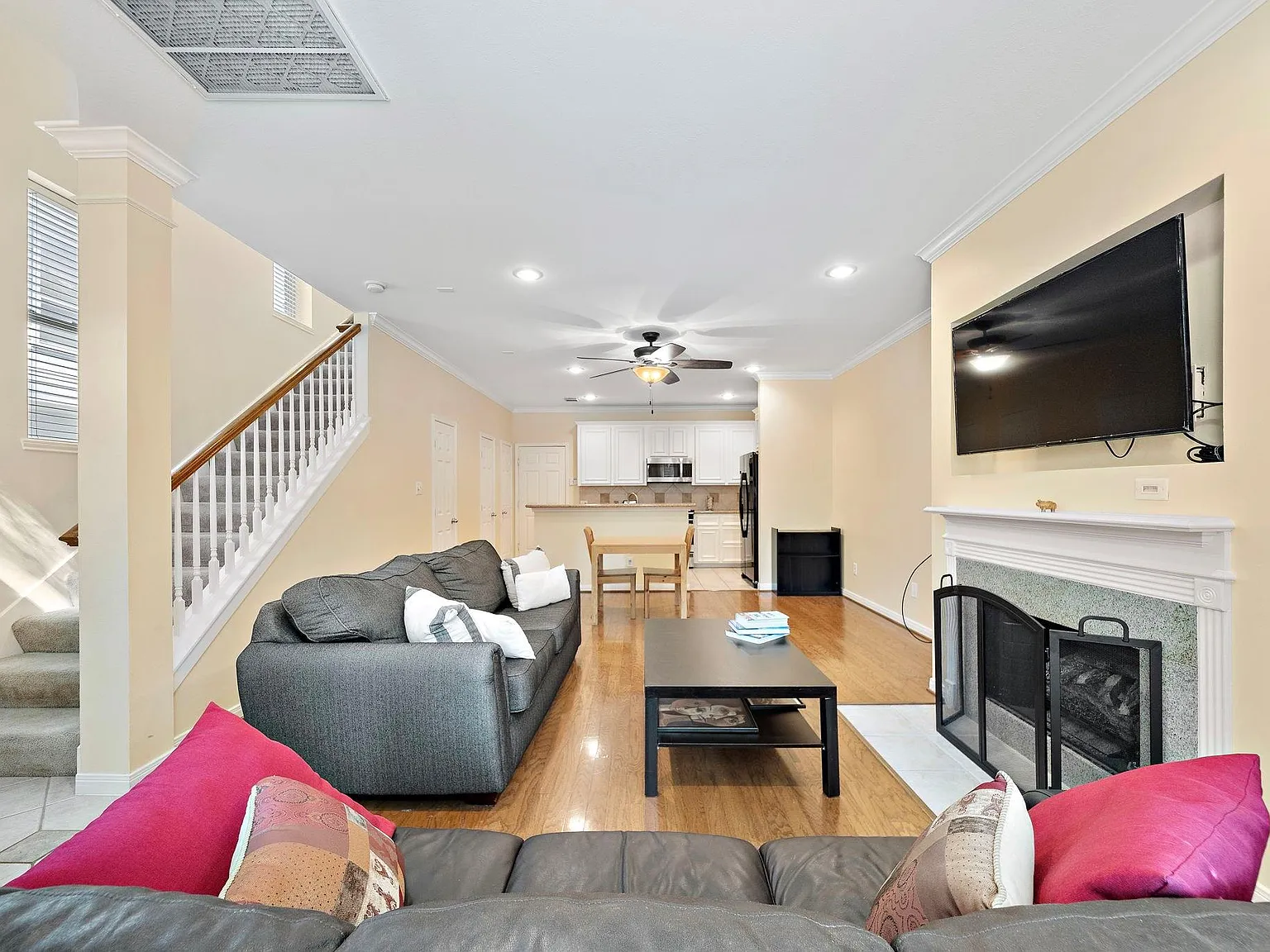 2 bed, 2.5 bath, 1727 sqft, $2,500 — Photo 4