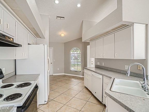 5th image of 7980 Kaitlin Cir