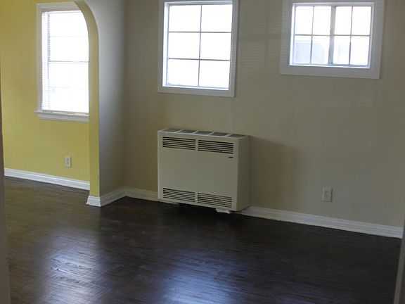 5th image of 1015 W 65th St