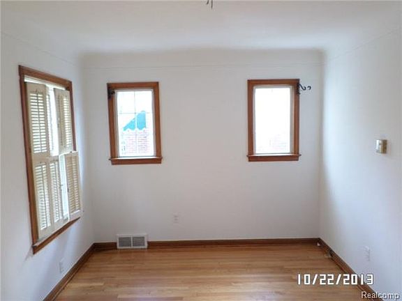 5th image of 3122 Birchwood St