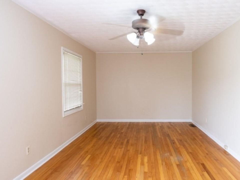 1st image of 520 Roberts Cir