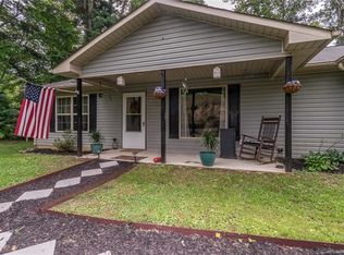 1064 Summit Springs Dr, Flat Rock, NC 28731