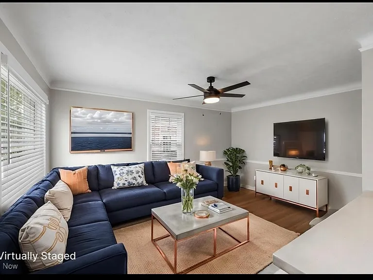 574 Huntmere Dr — Photo 12