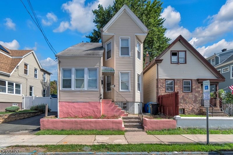 1st image of 256 Edmund Ave