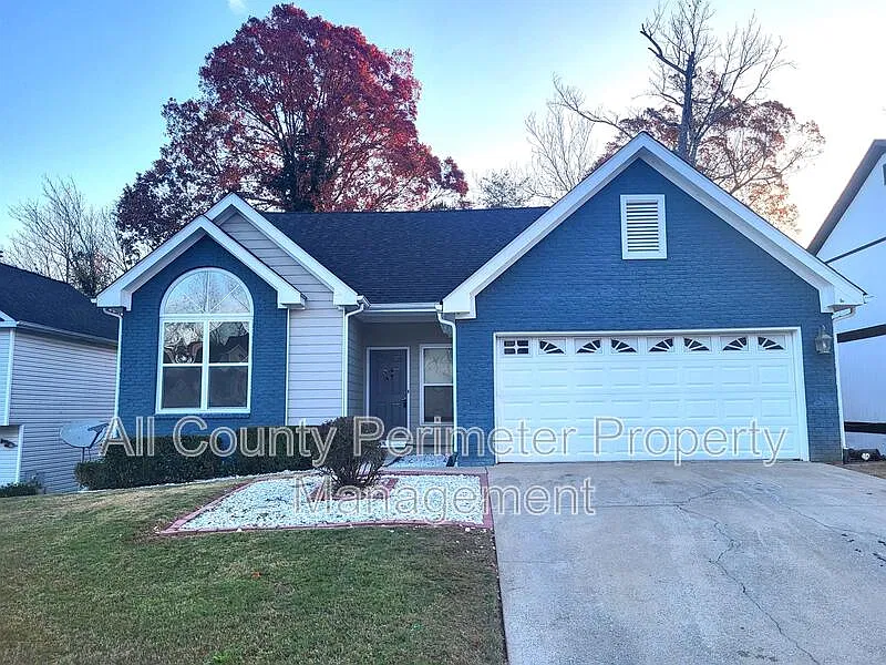 3 bed, 2.0 bath, 2199 sqft, $1,995 — Photo 1