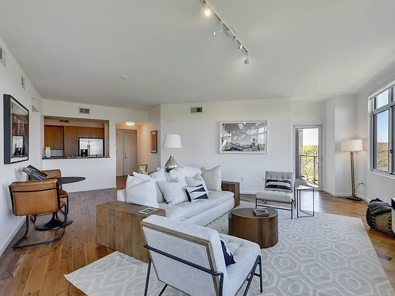 54 Rainey St #ID6021 — Photo 11