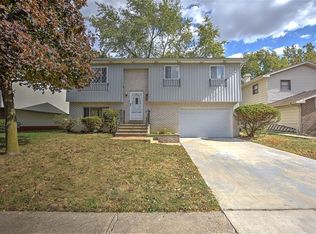 3620 N Dove Dr, Decatur, IL 62526