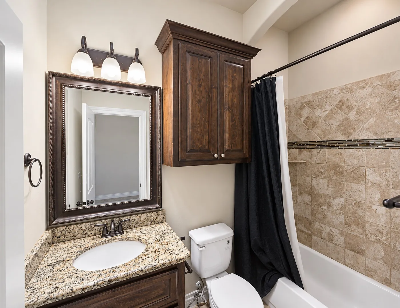 3 bed, 1922 sqft, $2,100 — Photo 3