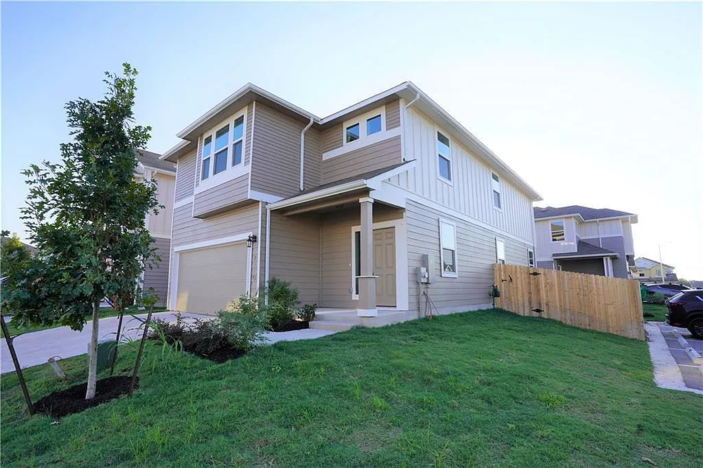 4 bed, 2.5 bath, 2253 sqft, $2,300 — Photo 4