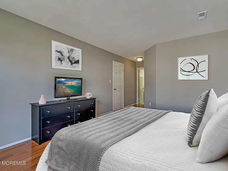 256 Tennis Ct — Photo 22