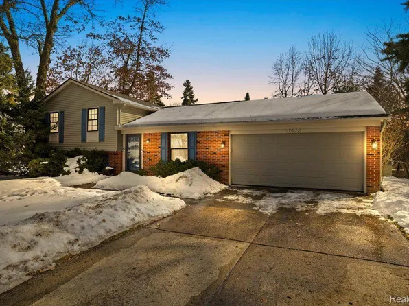 3423 Blasser Dr, Orion, MI 48359