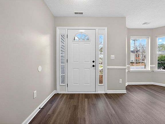 3rd image of 201 Oak Cove Dr