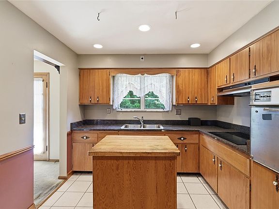 4th image of 38 Jefferson Dr