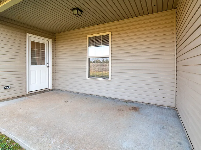 1014 Josie Kate Ln — Photo 16