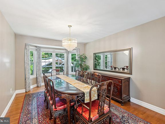 3rd image of 3007 Shoreline Blvd