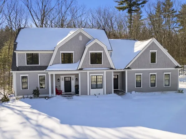 82 Chestnut Ln, Carlisle, MA 01741