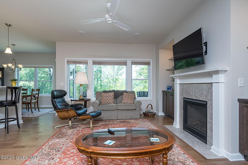 3rd image of 49 Somerset Drive