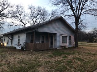521 N Weaver St, Gainesville, TX 76240