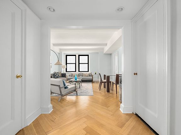 3rd image of 160 Central Park S #820