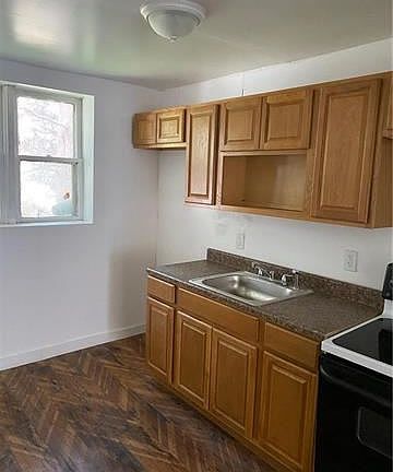 4th image of 409 N Hall St