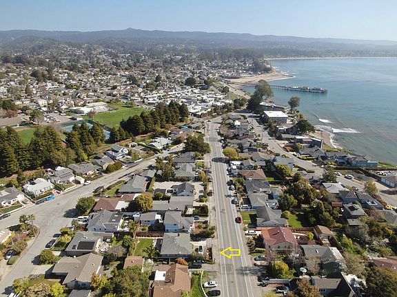 3rd image of 4675 Portola Dr