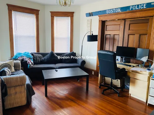 109 Calumet St, Mission Hill, MA