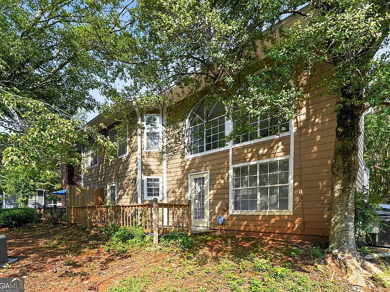 1024 Wiltshire Way — Photo 20