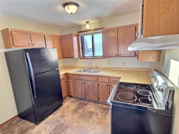 3rd image of 221 13th St N #2