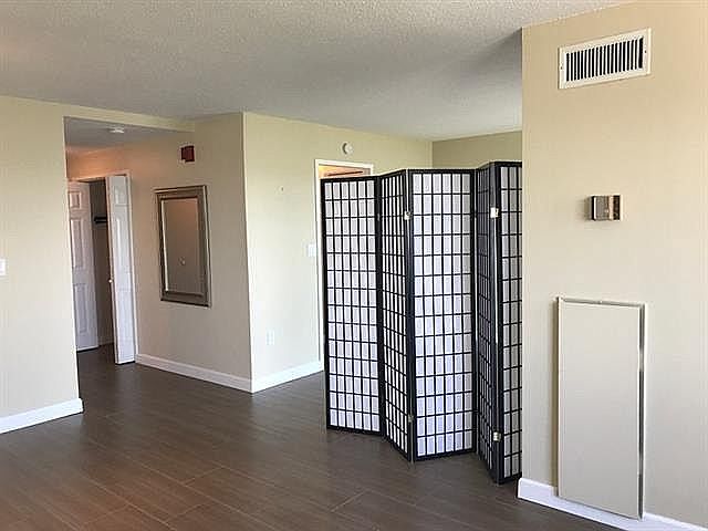 1st image of 1140 Harmon Cove Tower #1140