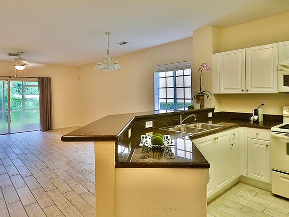 3rd image of 5060 SE Mariner Garden Cir
