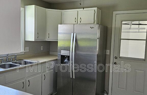 3rd image of 831 Greenfield Ct