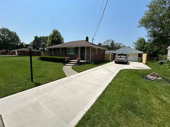 1033 Wall St, Maumee, OH 43537
