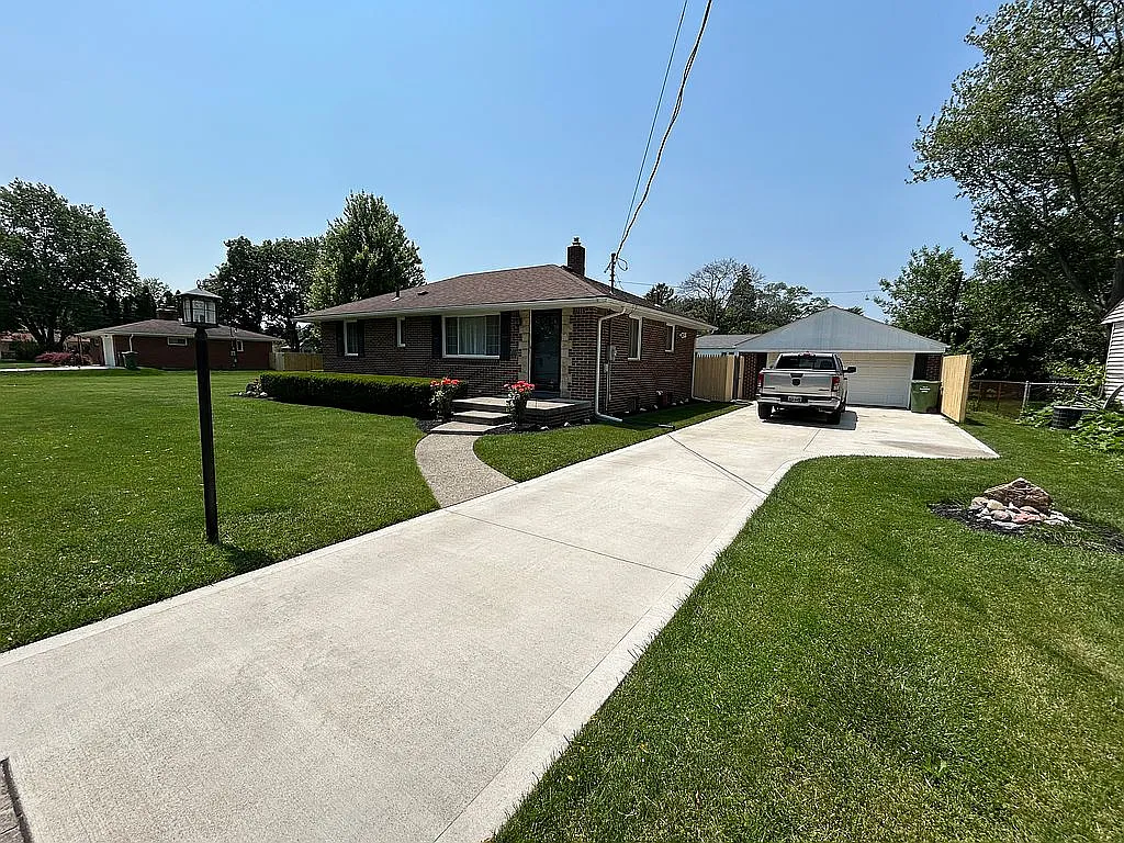 1033 Wall St photo 1