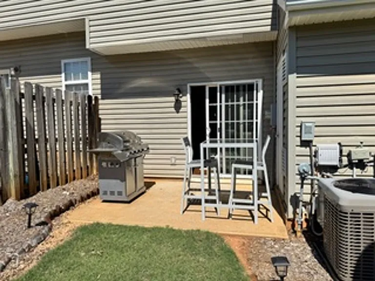 612 Graythorn Ln — Photo 10