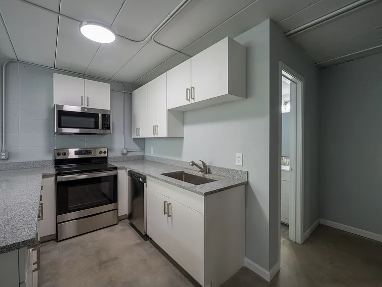 Calhoun Lofts & Thunderbird Flats — Photo 50