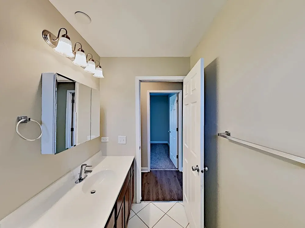 3 bed, 1008 sqft, $1,320 — Photo 4