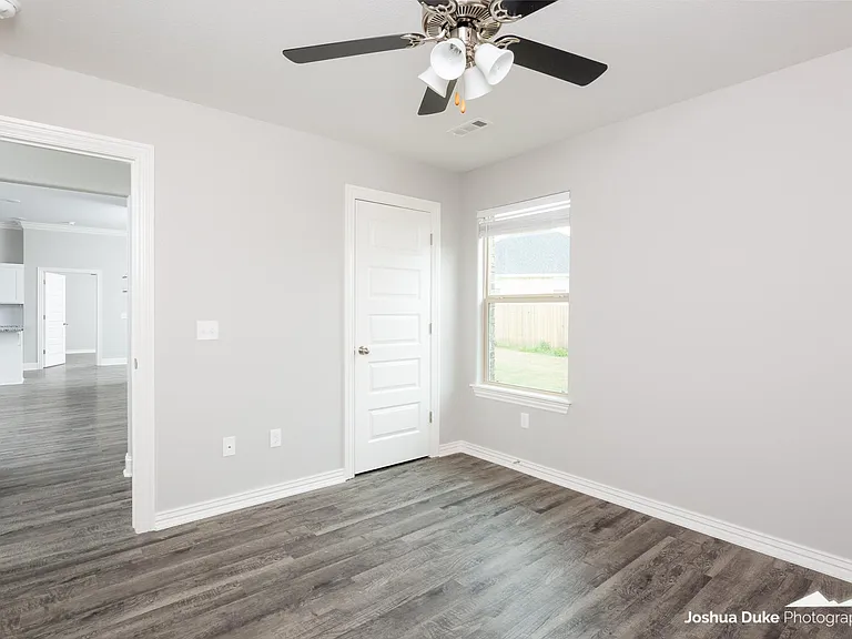 5924 W Mecklin St — Photo 9