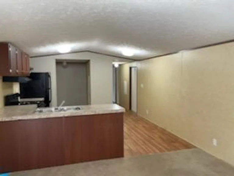 1000 Dickinson Mobile Home Park — Photo 5
