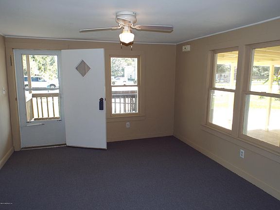 4th image of 366 College Dr
