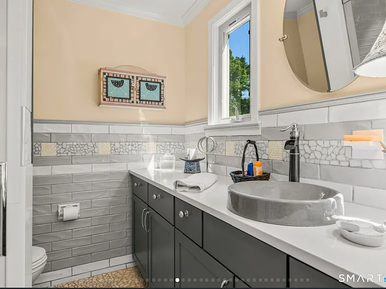 92 Kenmore Rd — Photo 15